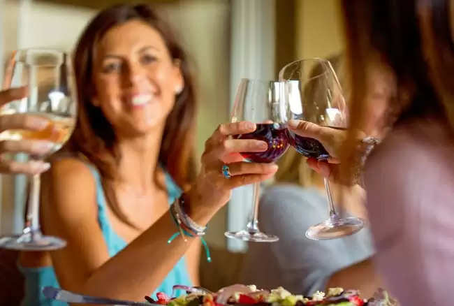 Health Tips : वाइन को एक्सपर्ट्स क्यों बता रहे है दिल की बीमारी के लिए फायदेमंद ,यहां जाने इसके कारन