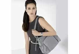 Fashion Tips : अपने बैग में हमेशा रखे इन चीजों को जो आपको बनाएगी हर समय फैशनेब और स्टाइलि