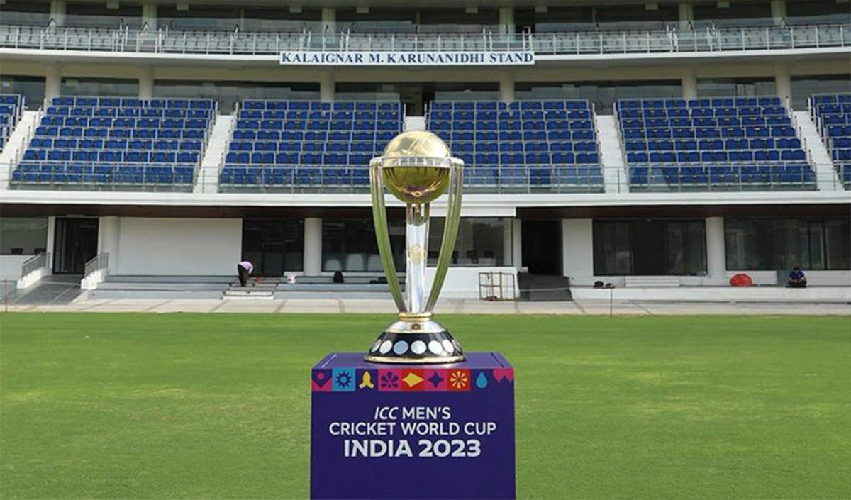 ICC विश्व कप 2023 के शुरू होने से पहले ही भारतीय क्रिकेट प्रशंसकों को एक निराशाजनक झटका लगा। उद्घाटन समारोह को लेकर चर्चा प्रशंसकों के बीच उत्साह बढ़ा रही थी, लेकिन हालिया अपडेट से संकेत मिलता है कि इस बार उद्घाटन समारोह नहीं होगा। .