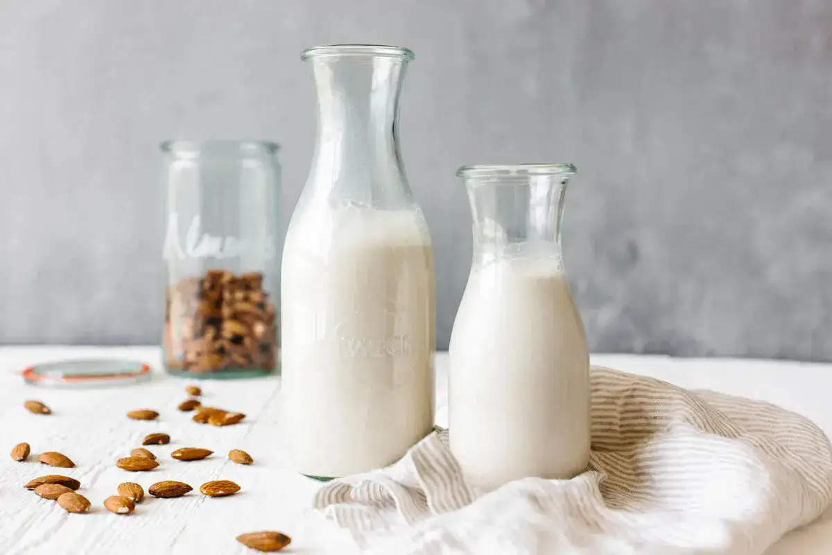 Health Tips- भूलकर भी दूध के साथ या पीने के बाद इन चीजों का ना करें सेवन, बन सकता हैं शरीर में जहर