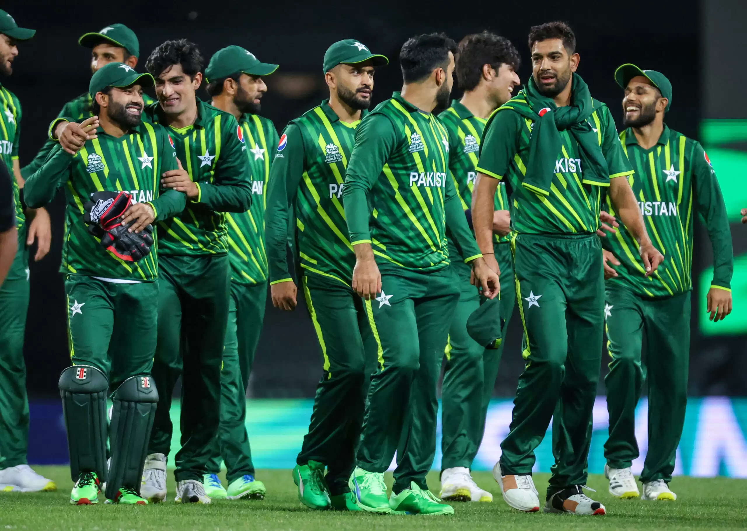 2023 विश्व कप शुरू होने में केवल 15 दिन शेष हैं, 5 अक्टूबर को शुरू होने वाले उद्घाटन मैच में अहमदाबाद के नरेंद्र मोदी स्टेडियम में इंग्लैंड का मुकाबला न्यूजीलैंड से होगा।  जहां टीम इंडिया समेत कई टीमों ने पहले ही अपनी विश्व कप टीम की घोषणा कर दी है, वहीं पाकिस्तान की क्रिकेट टीम ने अभी तक अपने रोस्टर को अंतिम रूप नहीं दिया है। ऐसी अटकलें हैं कि टीम के अनुभवी खिलाड़ी जिसने 10 शतक और 15 अर्धशतकों लगाएं , फखर जमान को टीम से बाहर किया जा सकता हैँ।