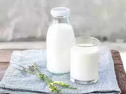 Health Tips – आइए जानते हैं कि आपकी सेहत लिए कौनसा दूध सही रहता हैं ठंडा या गर्म