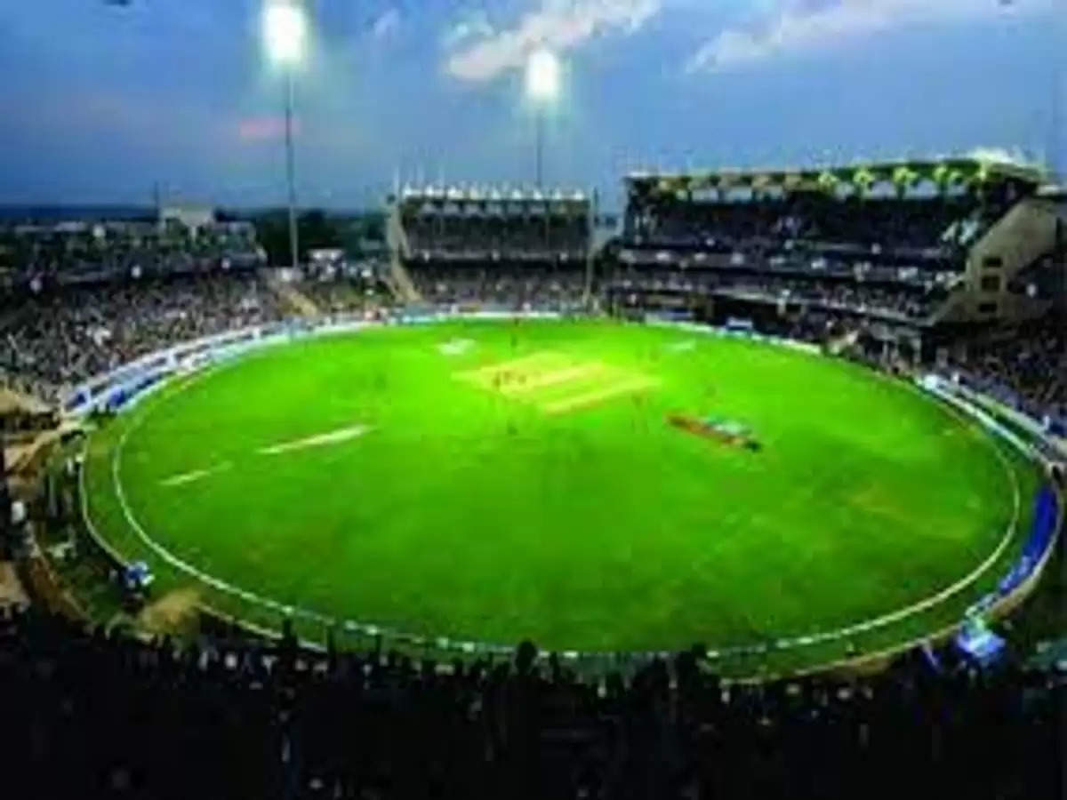 22 अक्टूबर को धर्मशाला क्रिकेट स्टेडियम में भारत और न्यूजीलैंड के बीच ICC विश्व क्रिकेट कप के हाई-स्टेक्स मैच के नजदीक आते ही क्रिकेट प्रेमियों में उत्साह देखने को मिल रहा है। लेकिन टिकट संबंधी मुद्दों के कारण यह उत्साह कम हो गया है, जिससे उत्सुक प्रशंसकों में निराशा फैल गई है।