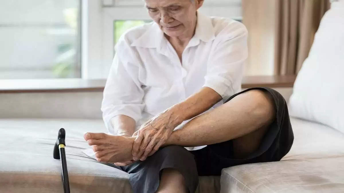 Health Tips- क्या आपके पैरों में सनसनी होती हैं, तो हो सकती हैं बड़ी बीमारी