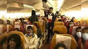 Rochak Khabar- फ्लाइट कैंसिल करने पर, यात्री ने सिखाया एयरलाइन कंपनी को सबक