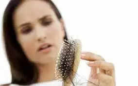 Hair Care Tips-  क्या आपके बाल समय से पहले झढने लग गए हैं, जानिए इसके कारण