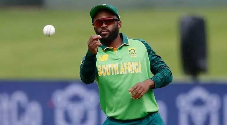 2023 विश्व कप के कैप्टन डे कार्यक्रम की एक वायरल तस्वीर ने दुनिया भर के क्रिकेट प्रेमियों का ध्यान खींचा है। तस्वीर में दक्षिण अफ़्रीकी क्रिकेट टीम के कप्तान टेम्बा बावुमा को सोते हुए दिखाया गया है, जिससे प्रशंसकों में मनोरंजन की लहर दौड़ गई है।