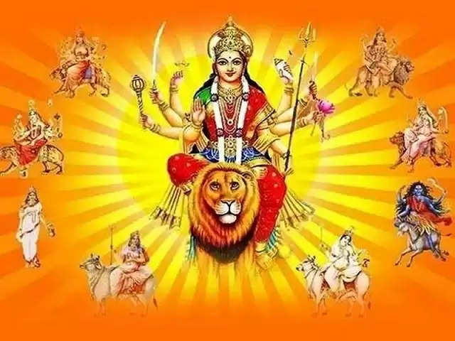 इस वर्ष, शारदीय नवरात्रि 15 अक्टूबर से शुरू होने वाली है, जो एक विशेष समय है जब भक्त अटूट भक्ति के साथ मां दुर्गा के नौ रूपों की पूजा करते हैं। इन नौ दिनों का अत्यधिक महत्व है और मां दुर्गा की दोषरहित पूजा सुनिश्चित करने के लिए कलश स्थापना से लेकर हर विवरण पर सावधानीपूर्वक ध्यान दिया जाता है।