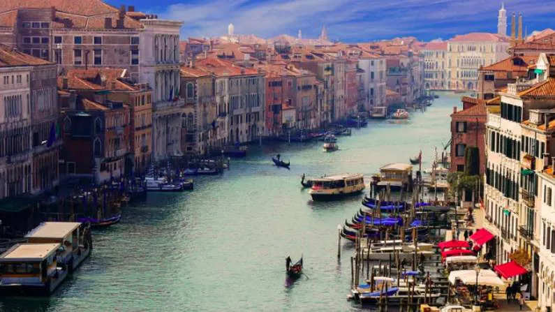 Travel News-  अगर हनीमून का प्लान बना रहे हैं, तो वेनिस हो सकता है आपके लिए सबसे सही स्थान